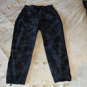 Lululemon Adapted State Cropped Jogger. Black camo. Size 4.